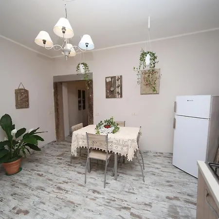 Sacrobosco Castagno Apartment *